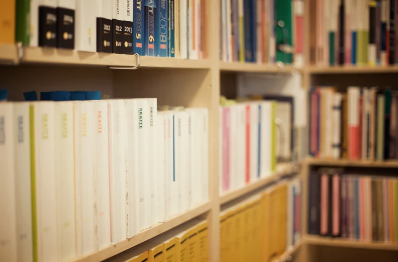 Facklitteratur inom juridik och ekonomi